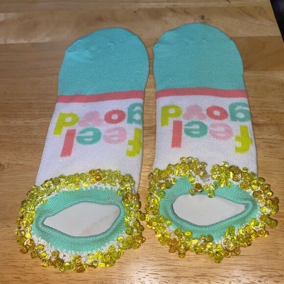 🎀2/$20🎀 Disney Minnie Mouse Feel Good Beaded Socks - Picture 3 of 5